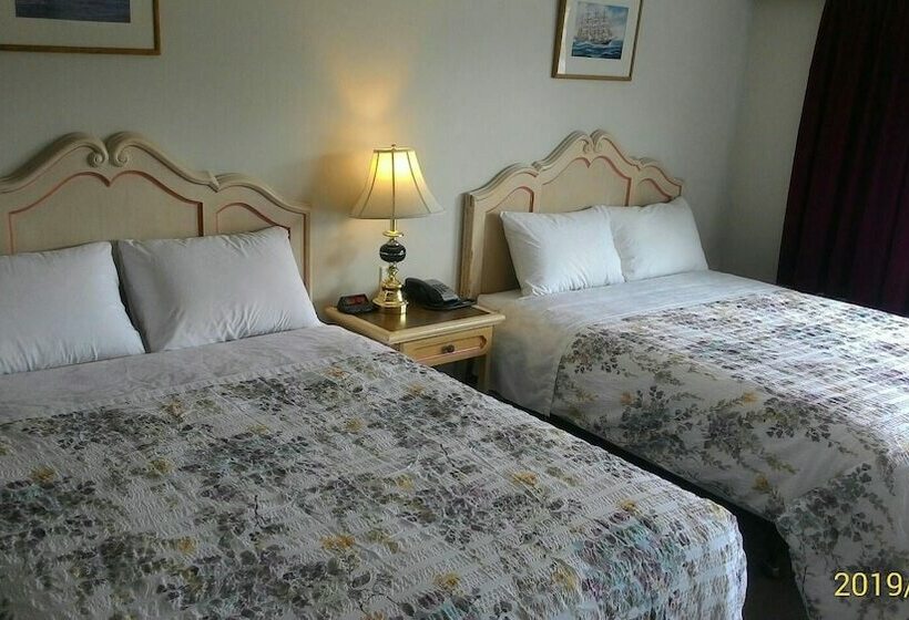 带2个双人床的标准工作室, Round Up Motel