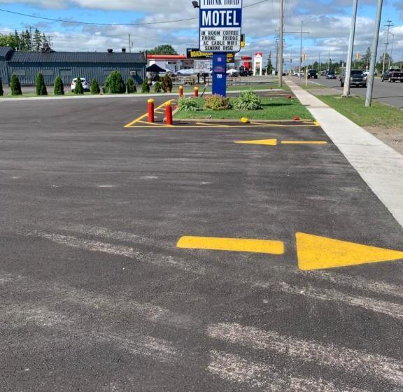 اتاق استاندارد, Trunk Road Motel