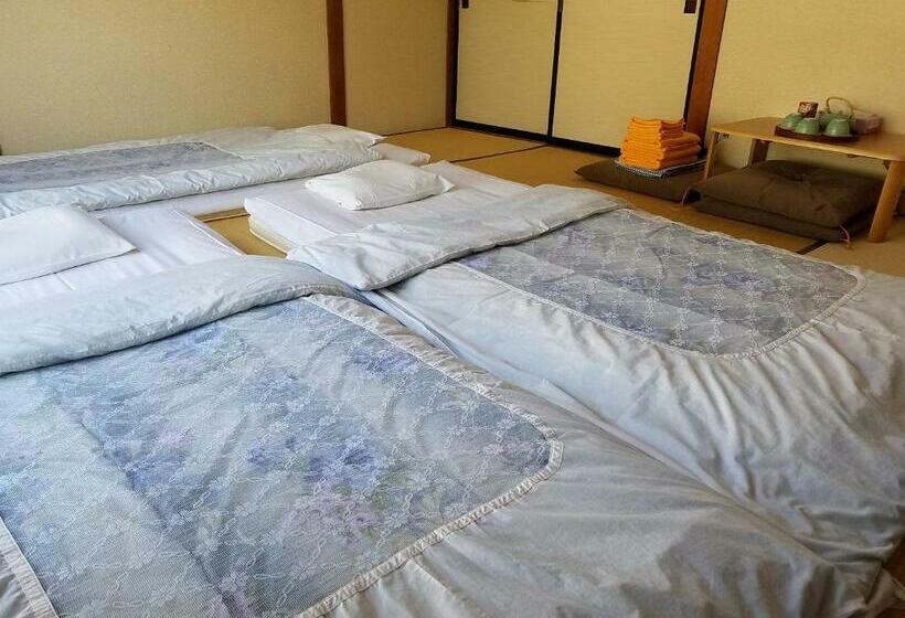اتاق استاندارد سه تخته با سرویس بهداشتی مشترک, Ryokan Matsukaze