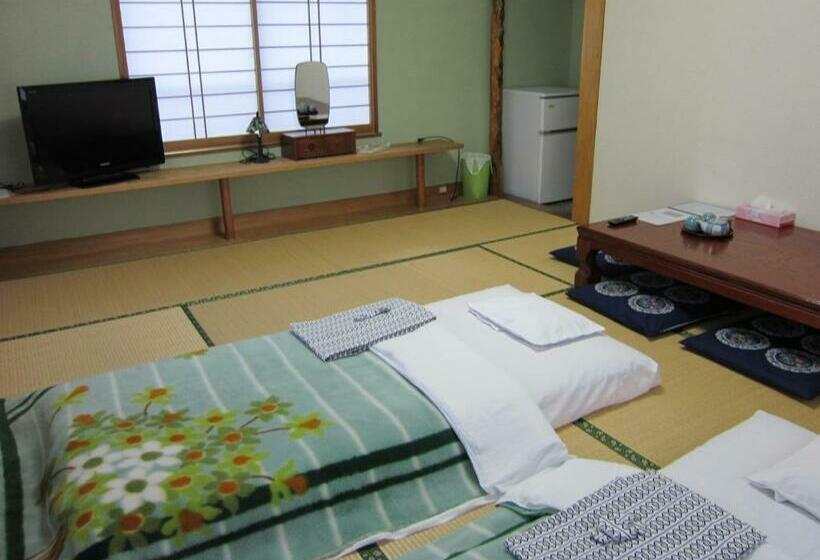اتاق استاندارد چهارنفره با سرویس بهداشتی مشترک, Ryokan Matsukaze