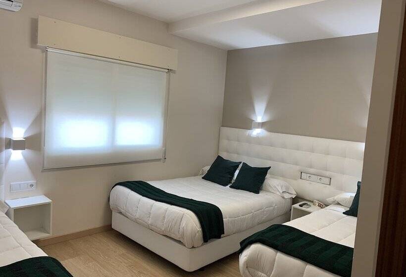 Номер Стандарт Трехместный, Hostal El Rocio