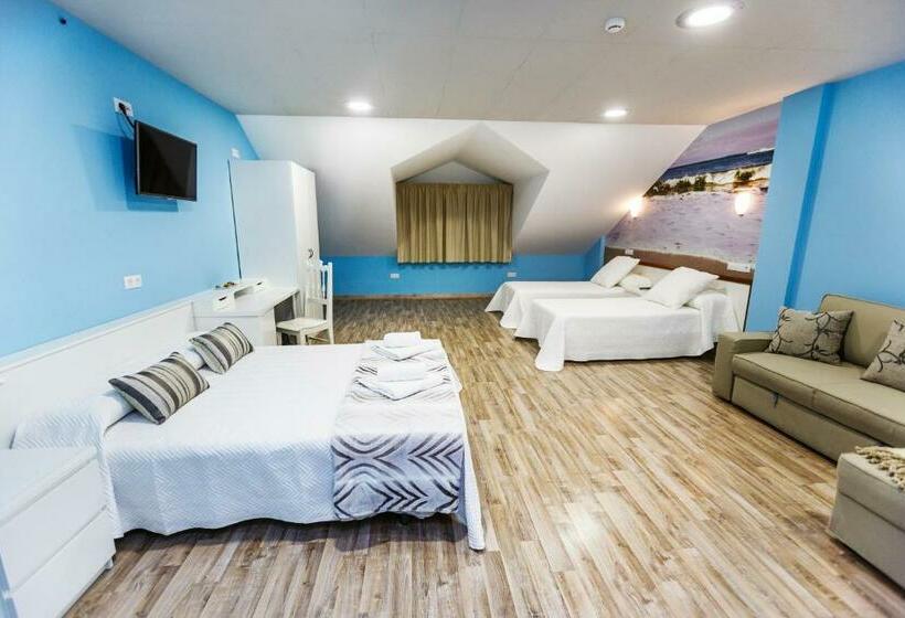 اتاق استاندارد سه نفره, Albergue Arribada