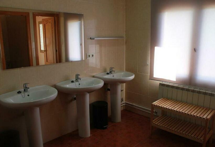 חדר סטנדרטי לארבעה עם חדר אמבטיה משותף, Albergue Los Chorros