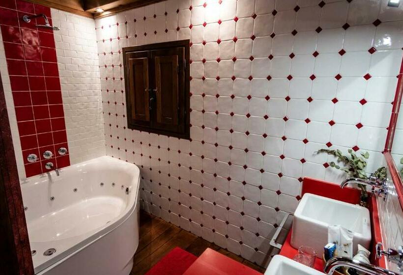 جناح ديلوكس, Casona De El Castaniu