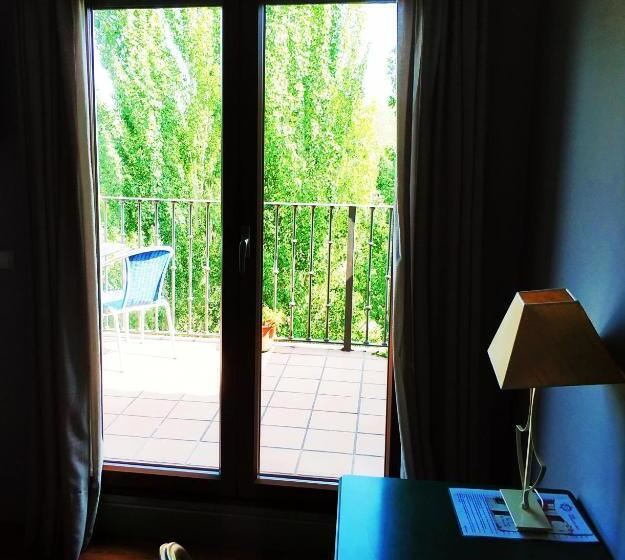 Deluxe room with river view, Puerta Del Arco