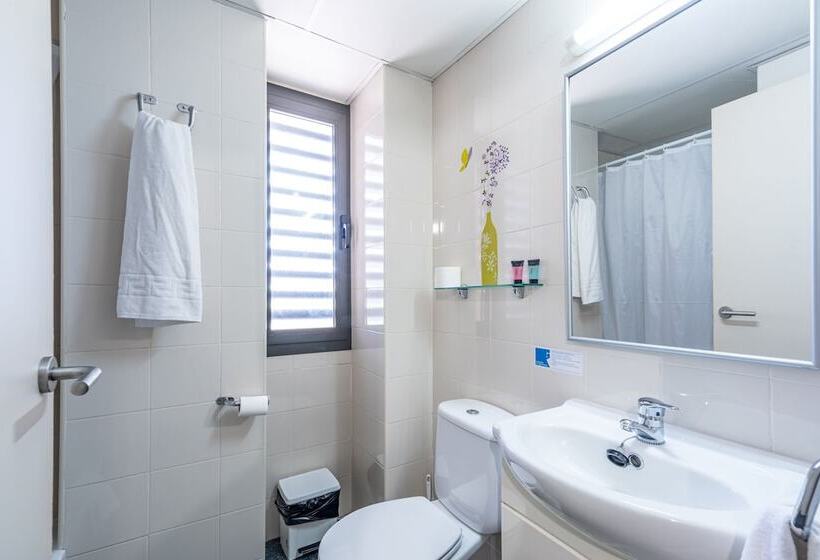 스탠다드 스튜디오, Residencia Universitaria Giner De Los Ríos