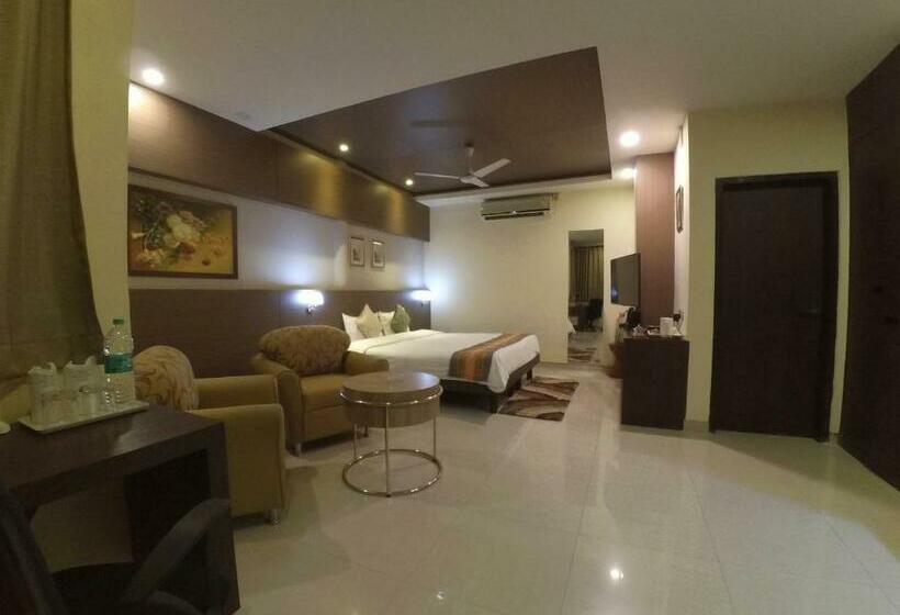 标准间, Dibrugarh Club House