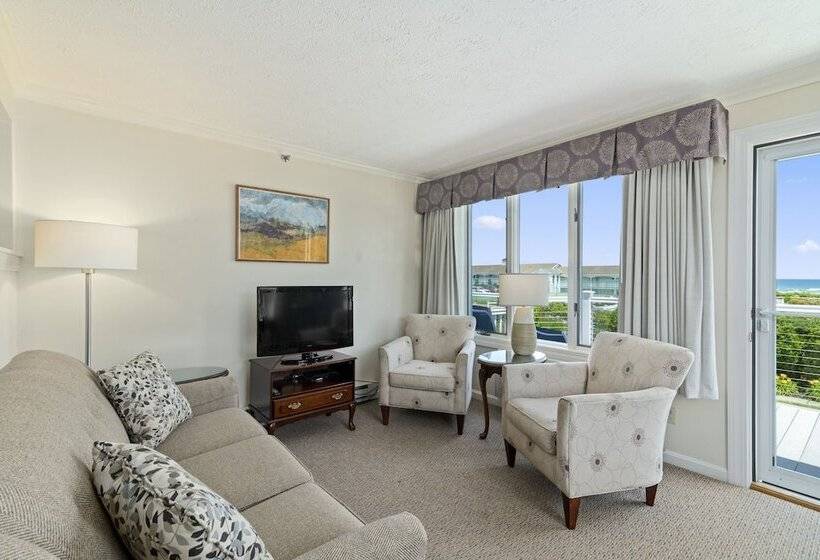 חדר דלוקס לארבעה, The Sparhawk Oceanfront Resort