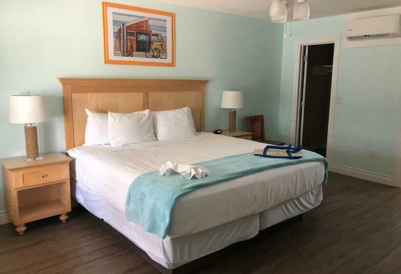 اتاق لوکس با تخت بزرگ, Tropic Island Resort