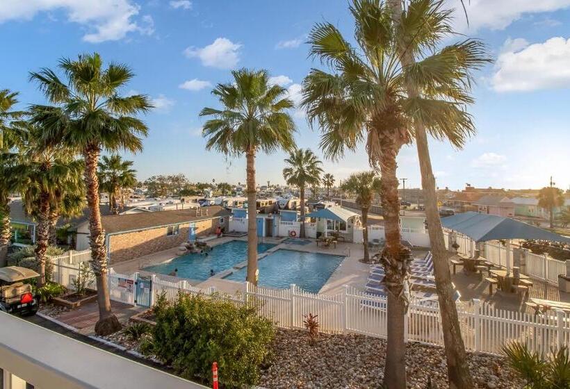 Апартаменты 2 Спальни, Tropic Island Resort