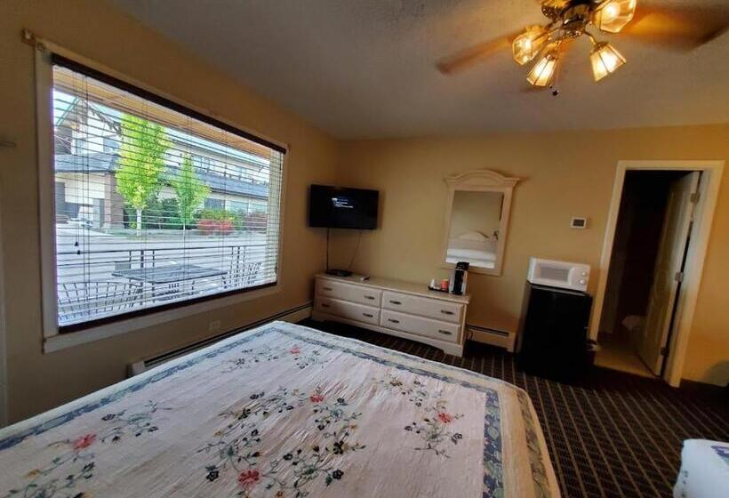 Номер Стандарт, Three Forks Lewis & Clark Motel