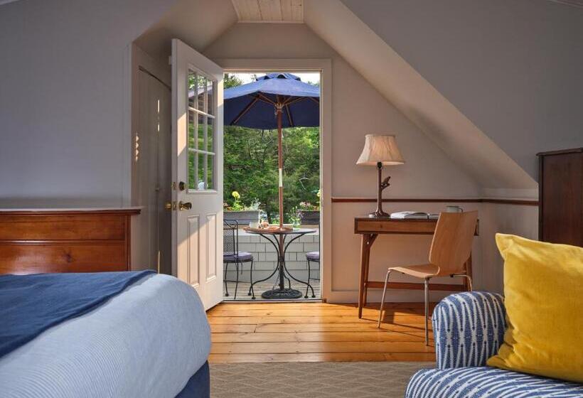 Номер Стандарт с Балконом, Abbey's Lantern Hill Inn