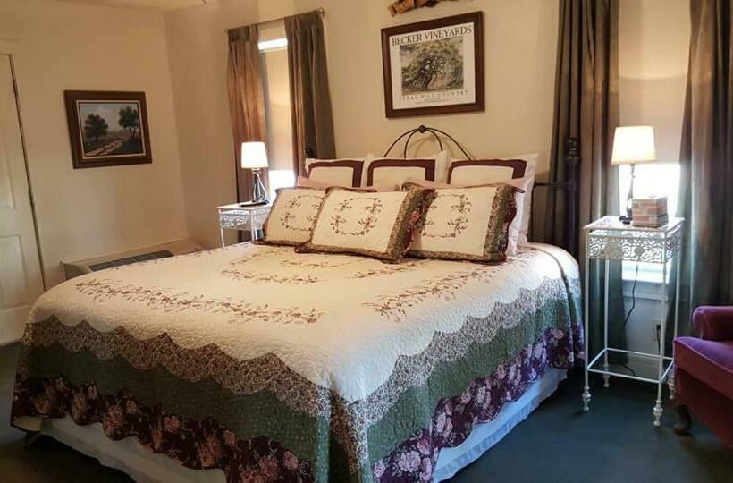 Люкс Кровать Кинг, Full Moon Inn