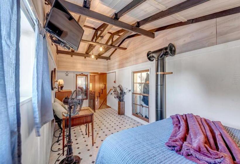 Номер Deluxe, Full Moon Inn