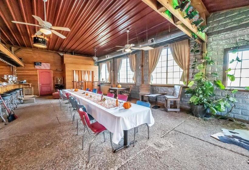 Студия Deluxe, Full Moon Inn