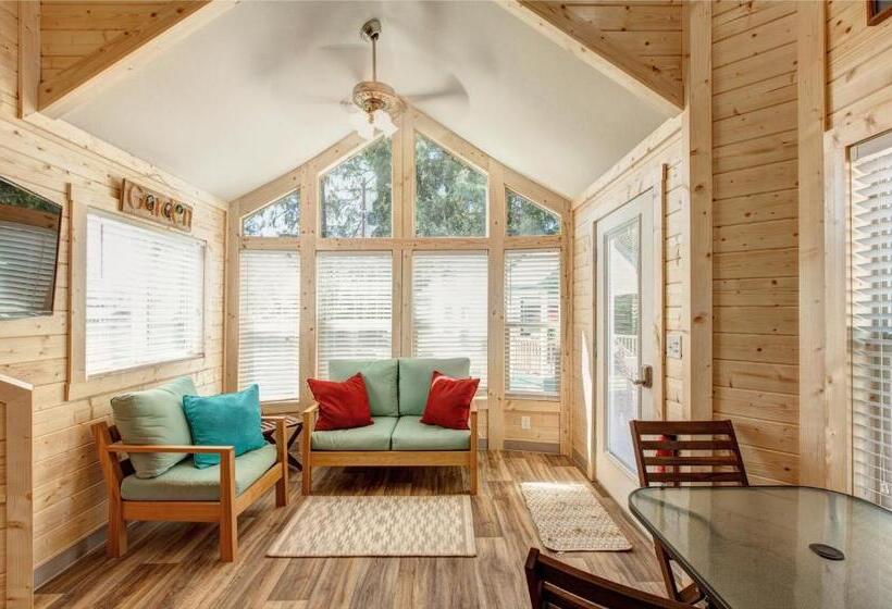 Хижина Superior, Sheltered Nook On Tillamook Bay