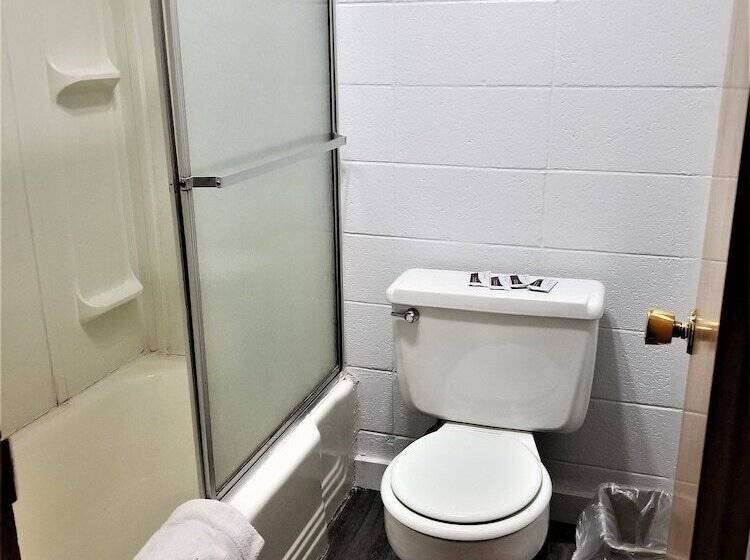 Семейный Номер, Town House Motor Inn
