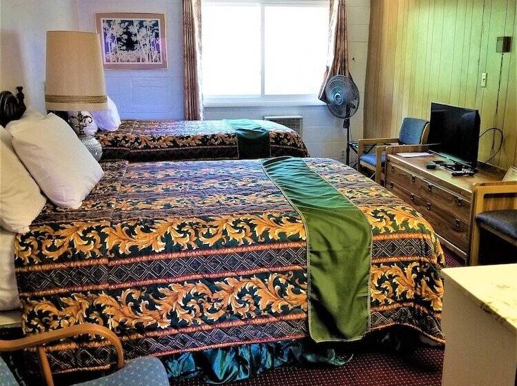 Семейный Номер, Town House Motor Inn