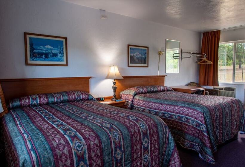 Номер Стандарт 2 Двуспальные Кровати, Swiss Holiday Lodge
