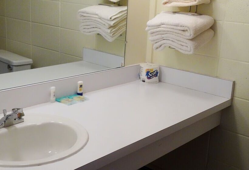Номер Стандарт, Attican Motel   Attica   Batavia   Warsaw   Darien Lake