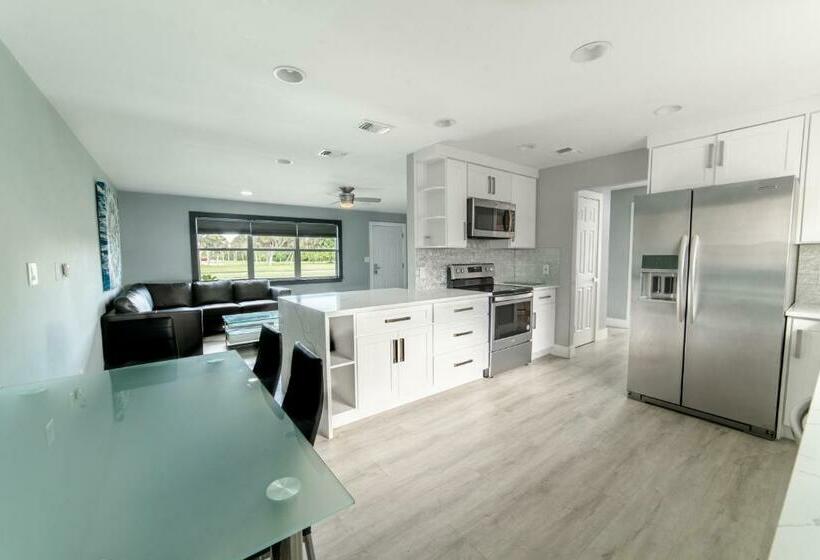 Апартаменты 2 Спальни, Everglades City Motel   Everglades Adventures Inn