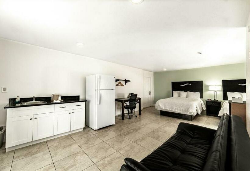 Номер Стандарт, Everglades City Motel   Everglades Adventures Inn