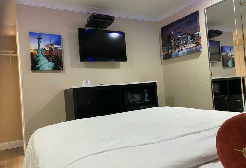 Номер Стандарт, Relax Inn North Babylon