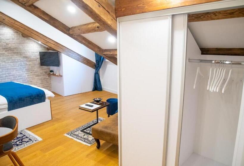 חדר דחוקס עם מיטת קינג, Oblivion Luxury Rooms