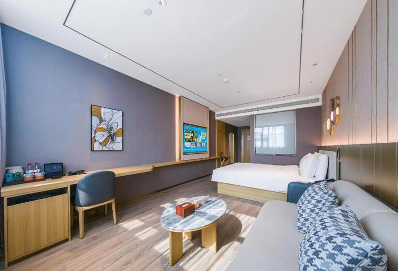 Номер бизнес-класса, Orange Hotel   Jiaozhou Jiaodong International Airport Jiaodong Subway Station