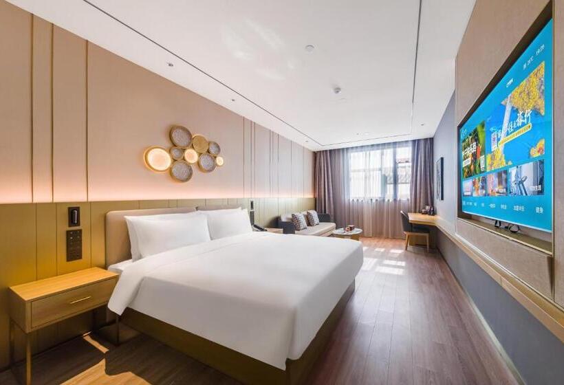 Номер бизнес-класса, Orange Hotel   Jiaozhou Jiaodong International Airport Jiaodong Subway Station