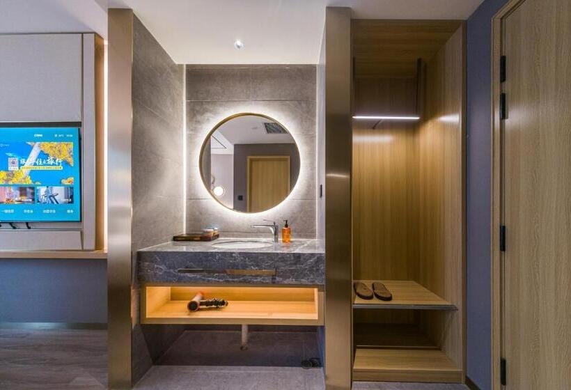 Номер Премиум, Orange Hotel   Jiaozhou Jiaodong International Airport Jiaodong Subway Station