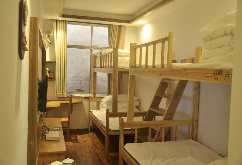 تختخواب در اتاق مشترک, Zhangjiajie Jijiehao Inn