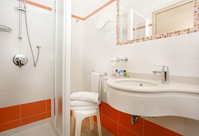 Quarto Familiar, Miorelli