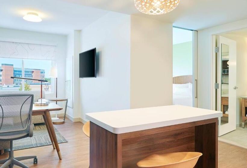 Люкс Кровать Кинг, Element West Des Moines