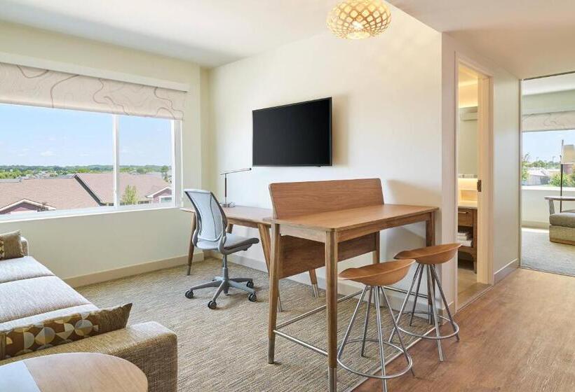 سوئیت اجرایی با تخت کینگ, Element West Des Moines