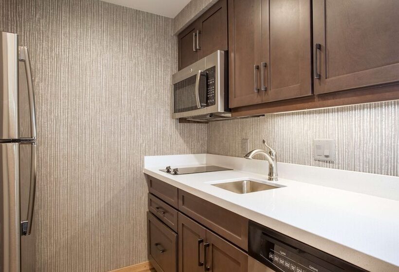 Люкс с Балконом, Homewood Suites By Hilton Saratoga Springs