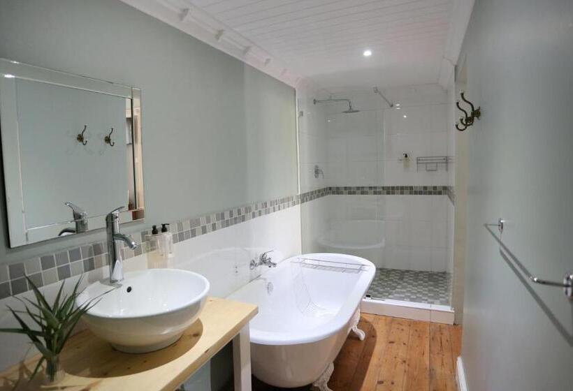 스탠다드 룸 킹사이즈 침대, Newington Place