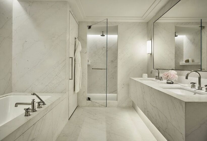 Номер Стандарт Кровать Кинг Адаптированный для Инвалидов, Four Seasons Hotel At The Surf Club
