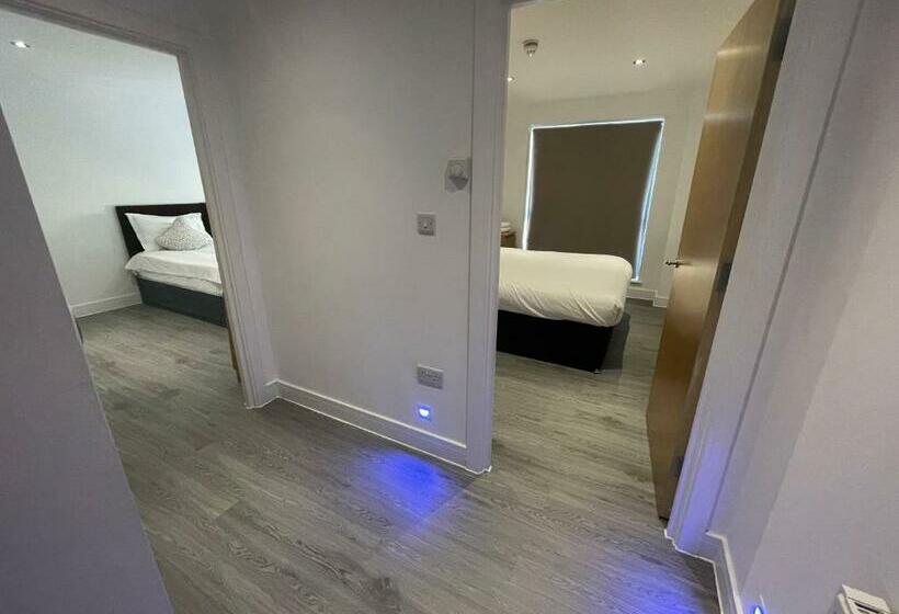 Апартаменты 3 Спальни, Ilford Tower Apartments