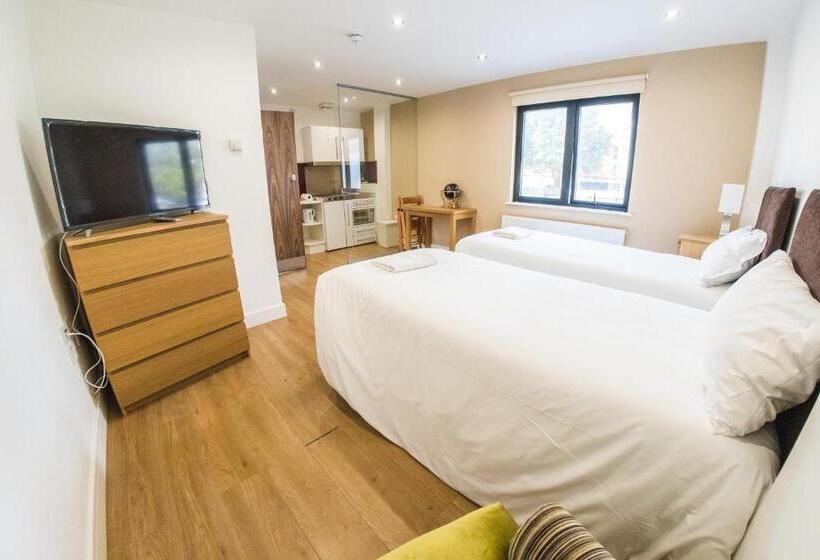 Номер Стандарт, Ilford Tower Apartments