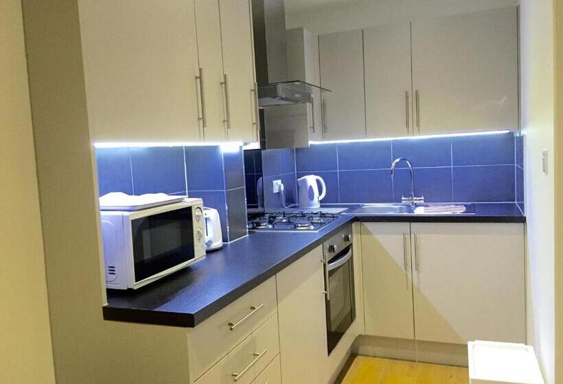 Апартаменты 2 Спальни, Ilford Tower Apartments