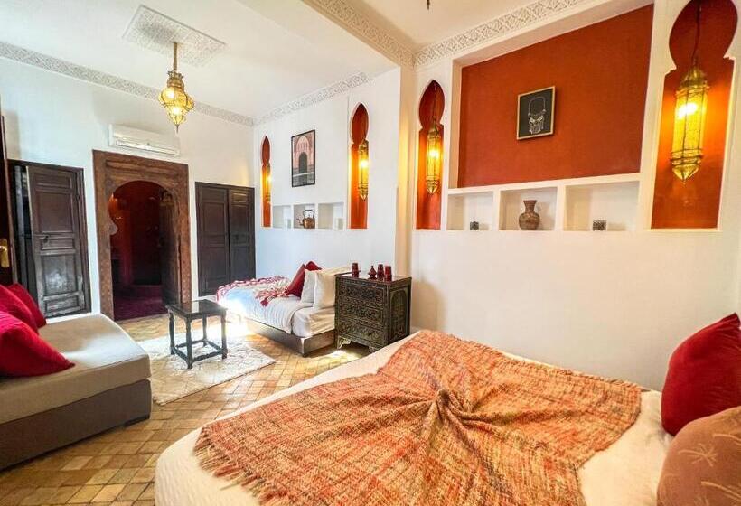 اتاق لوکس سه تخته, Riad Des Lys