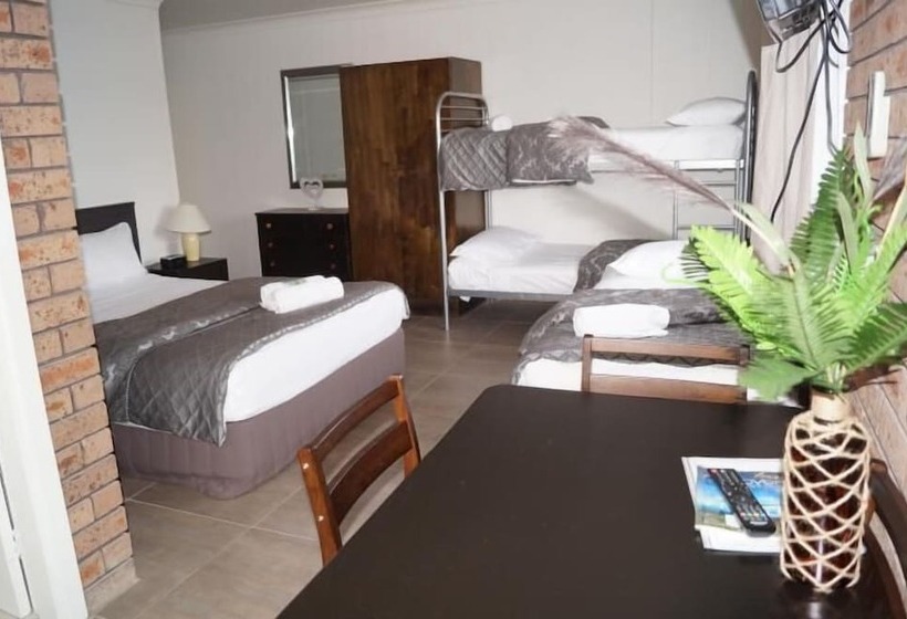 Семейный Номер, Tuncurry Motor Lodge