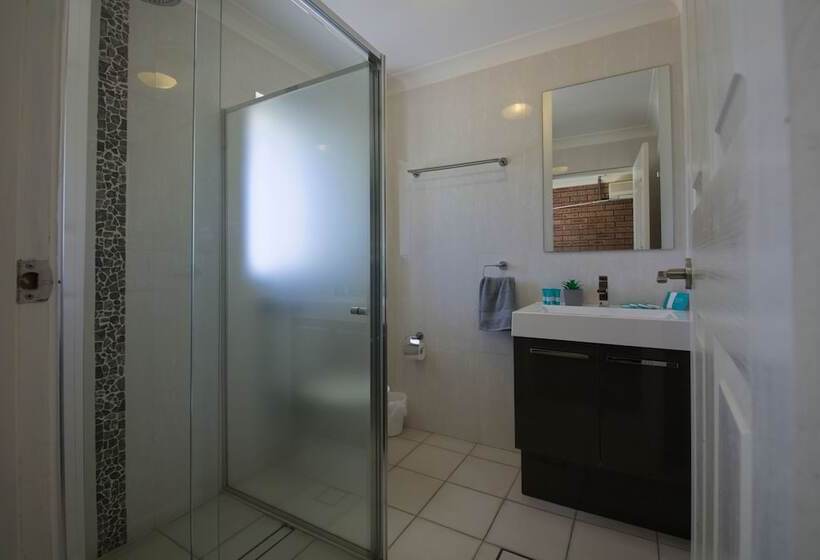 Семейный Номер, Tuncurry Motor Lodge