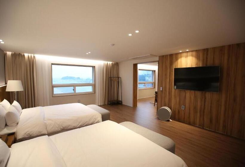 Family Suite, Am Ort