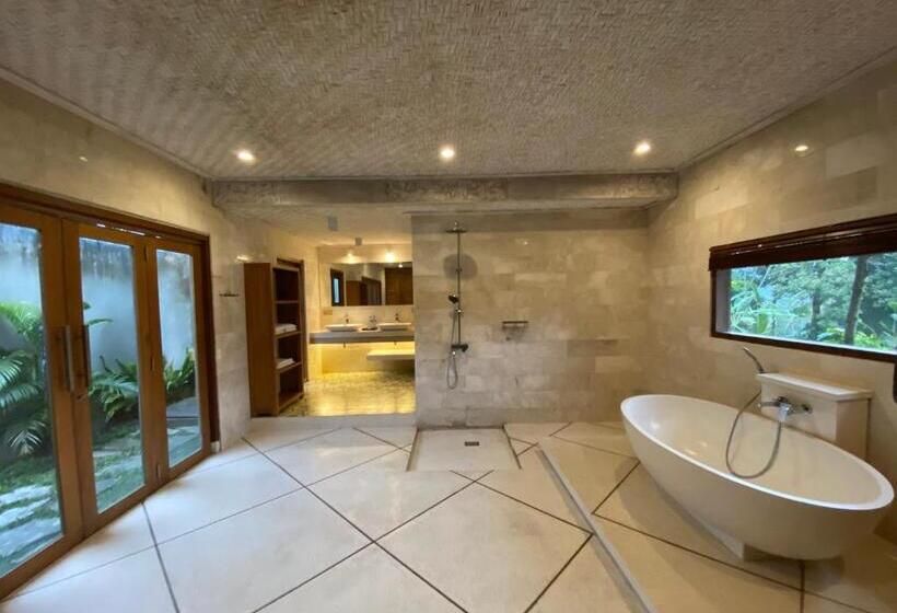 Семейное Бунгало, Sawah Indah Villa