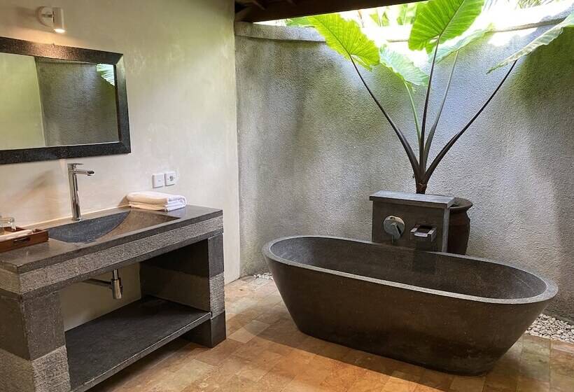 Номер Стандарт Вид на Бассейн, Sawah Indah Villa