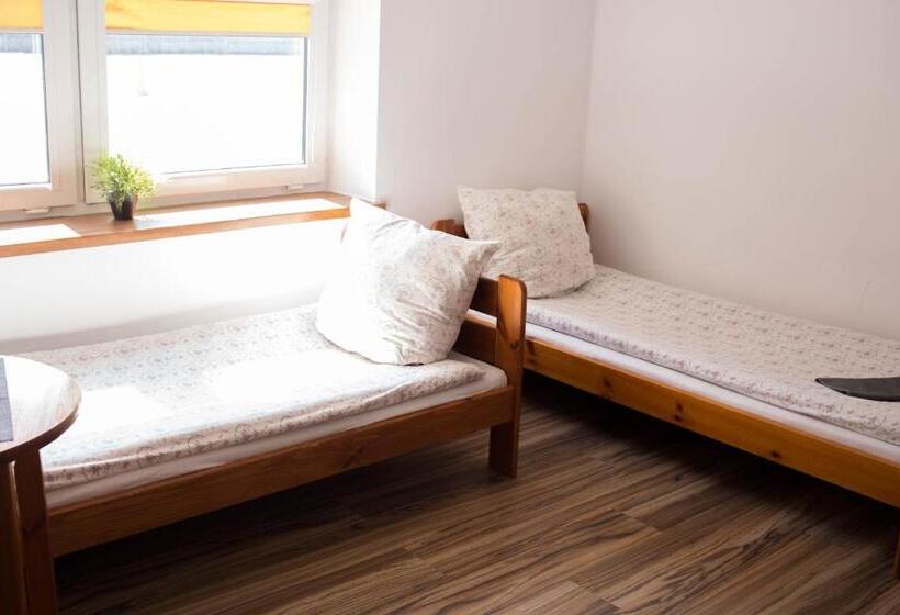 浴室共有スタンダード４人用ルーム, Ik Okęcie 39   Nocleg I Parking Blisko Lotnisko Okęcie
