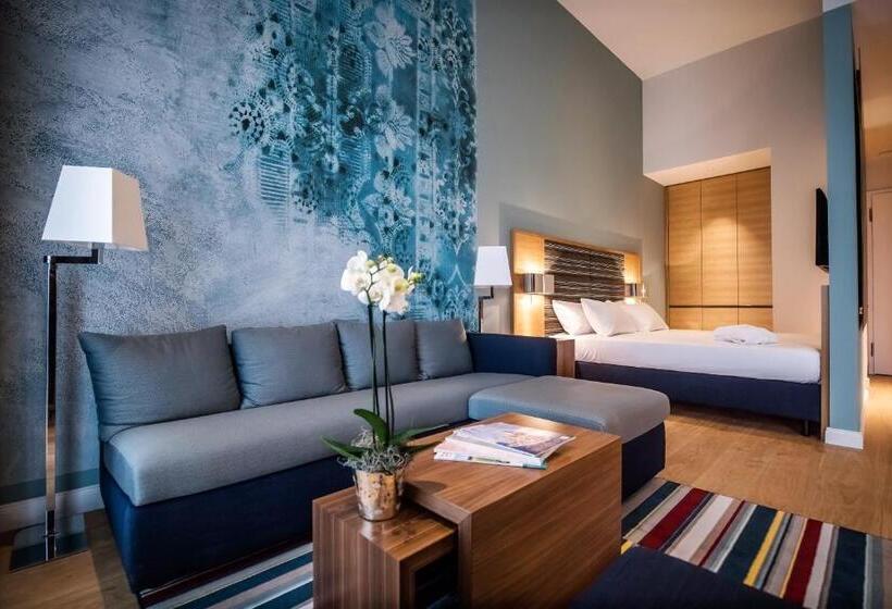 Студия Стандарт, The Wellem, In The Unbound Collection By Hyatt