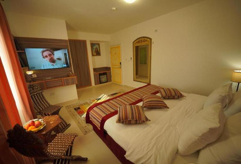 اتاق لوکس با تخت بزرگ, Petra Plaza